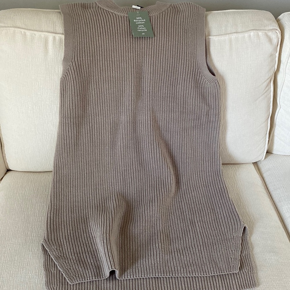 Ribbed sweater vest